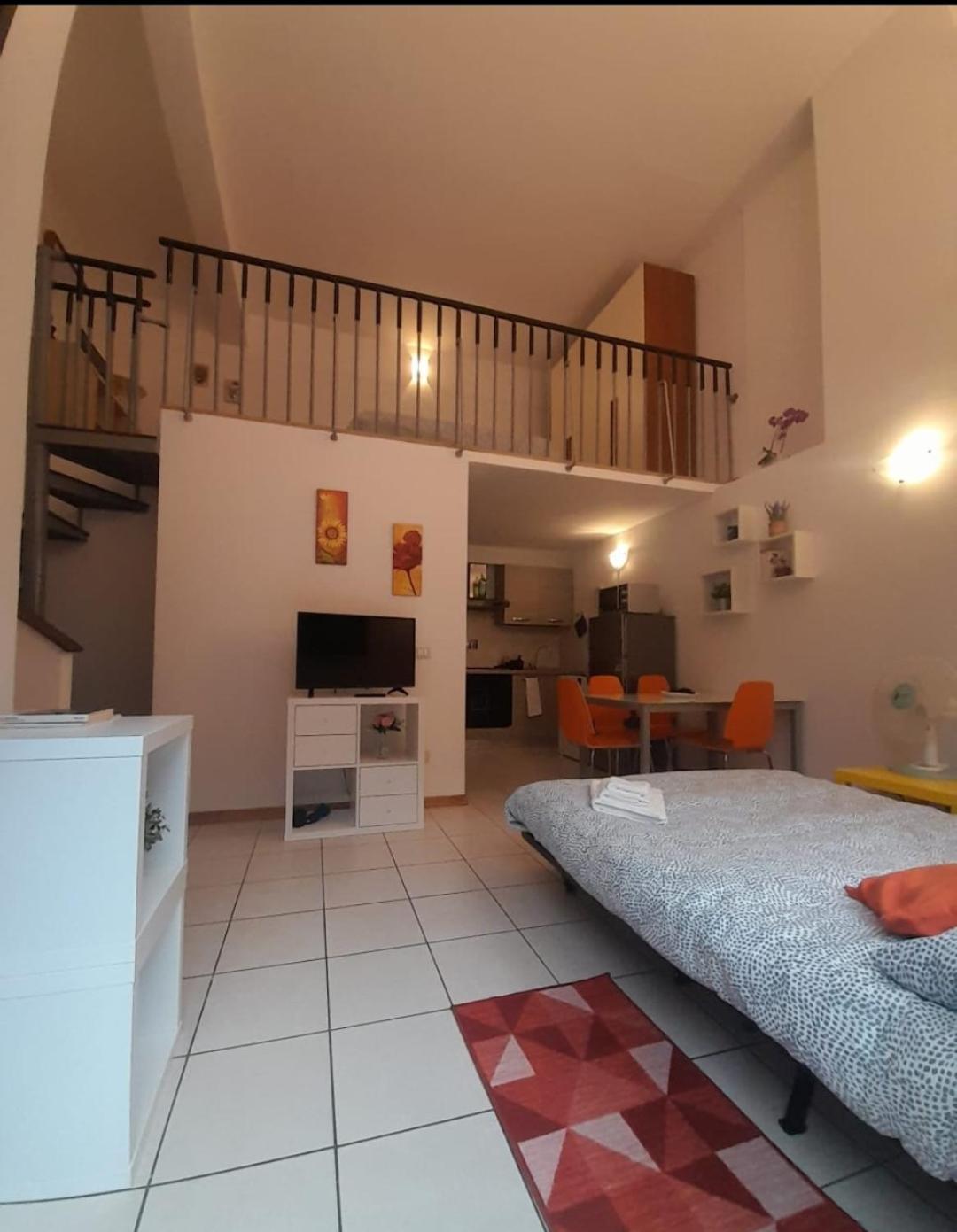 Apartment Gemme Fiorentine In Front Of The Train Station 5 Minutes From The Centre Free Parking *