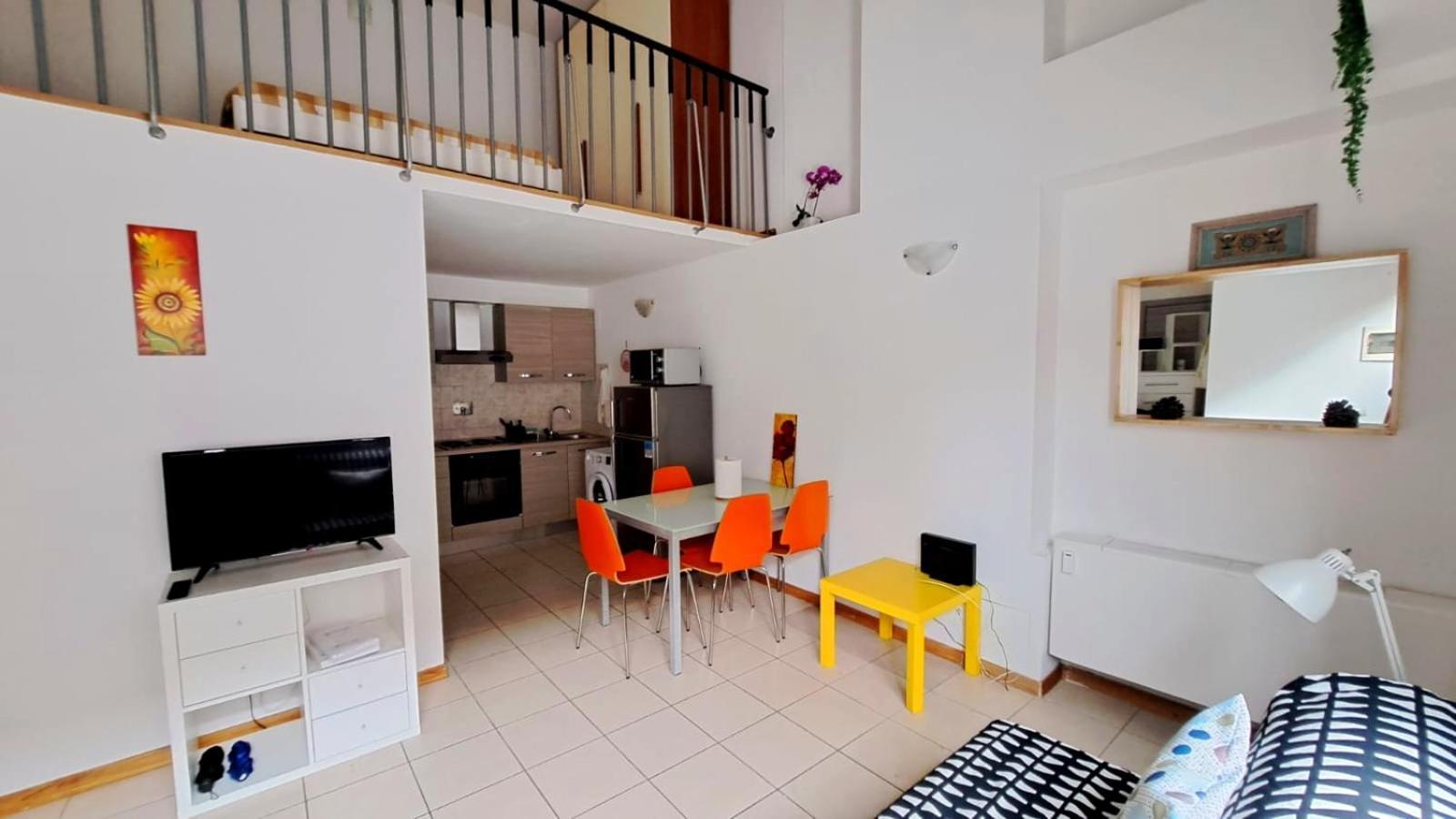 Gemme Fiorentine In Front Of The Train Station 5 Minutes From The Centre Free Parking Apartment *